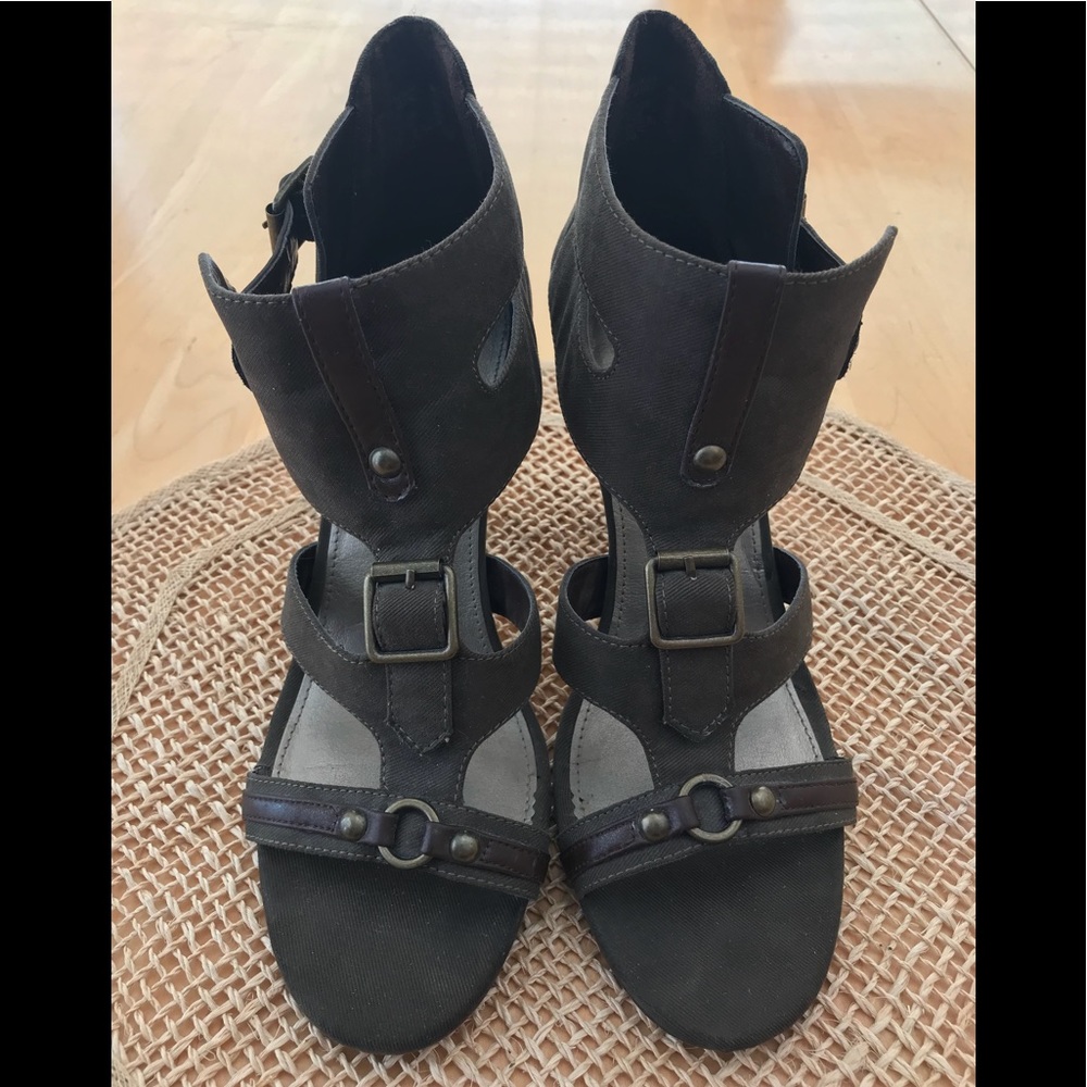 Olive FIONI Fabric Sz 8 Cage HEELS